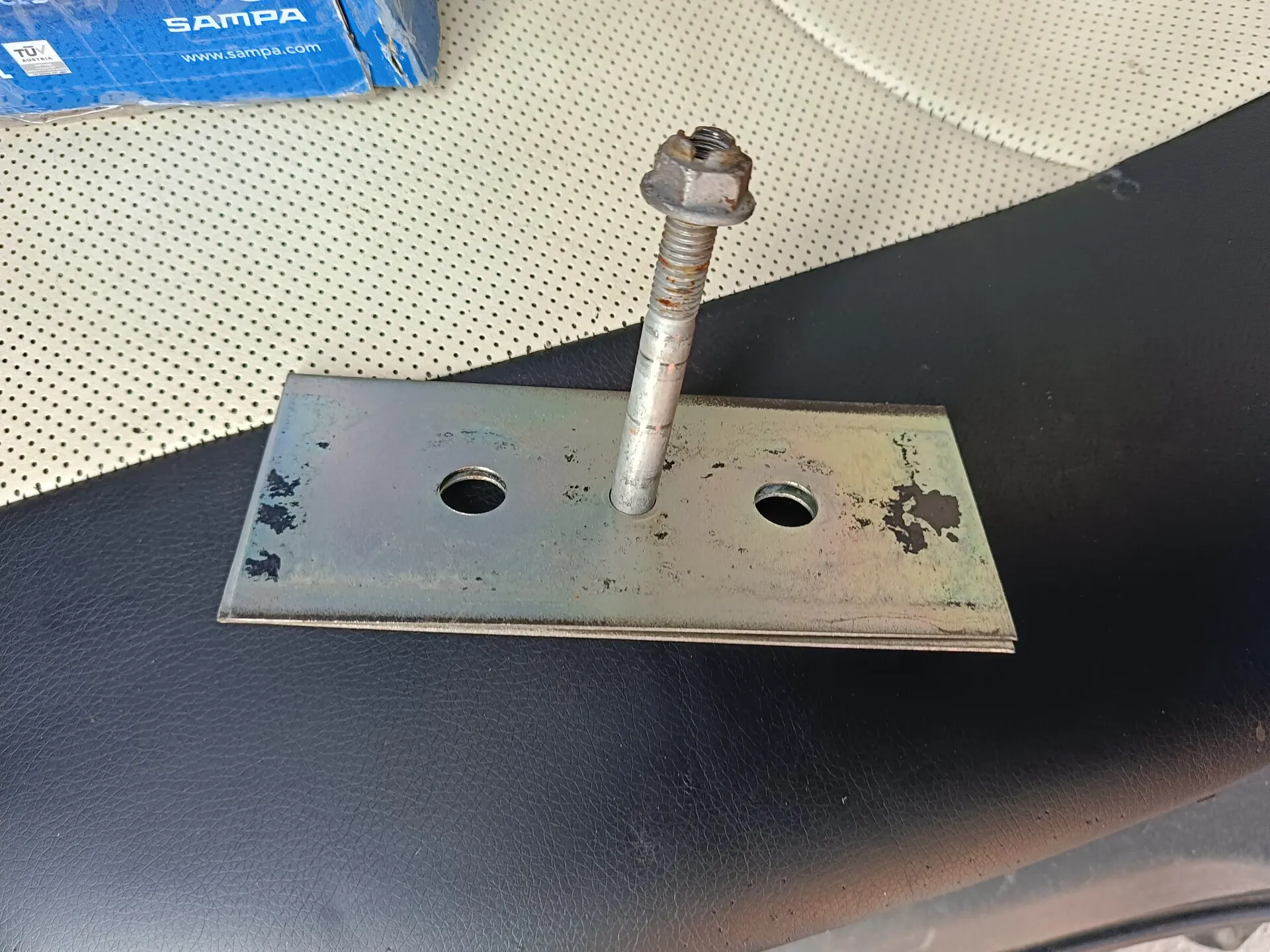 центральный болт с проставками рессоры задней Мерседес-Бенц Спринтер