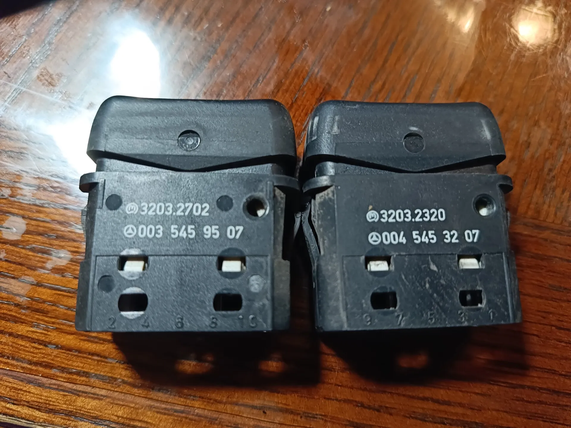 Переключатель (кнопка включения/выключения)