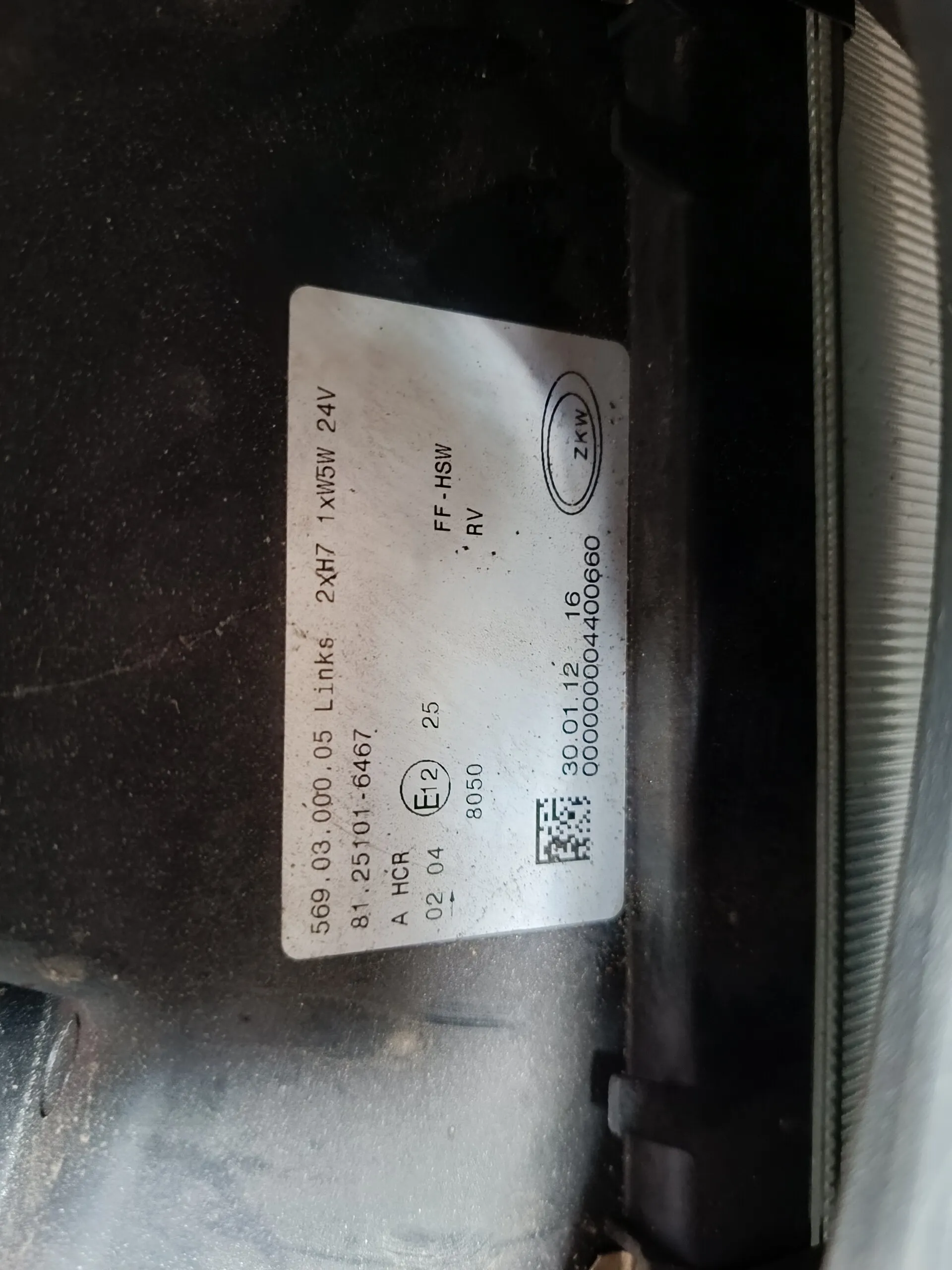 фара новая 81.25101-6467  MAN TGL