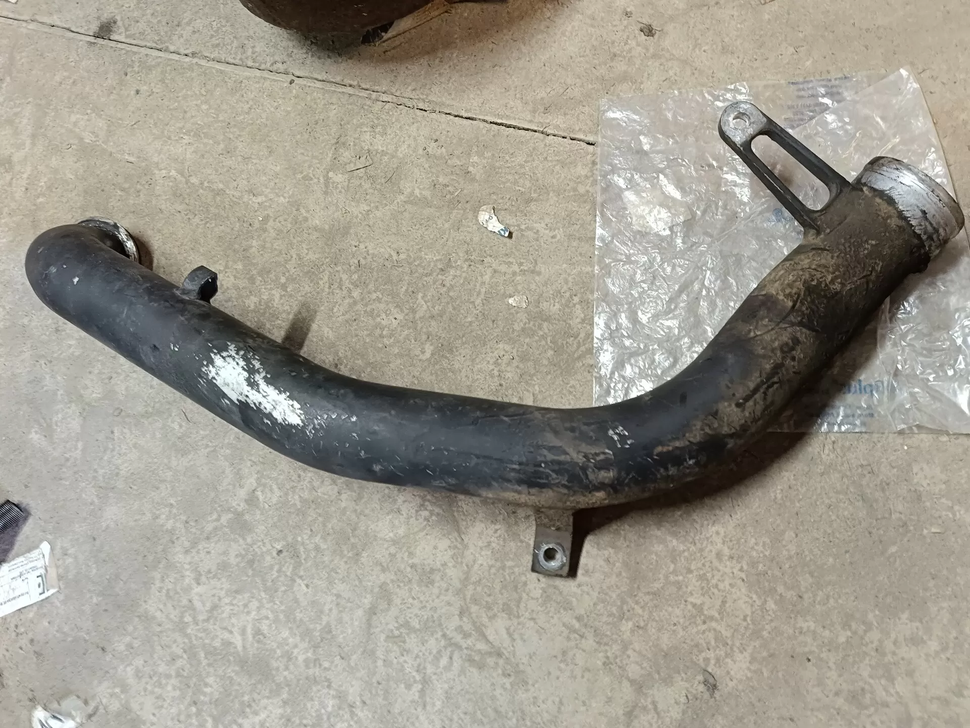 патрубок наддувного воздуха интеркулера Мерседес-Бенц Атего