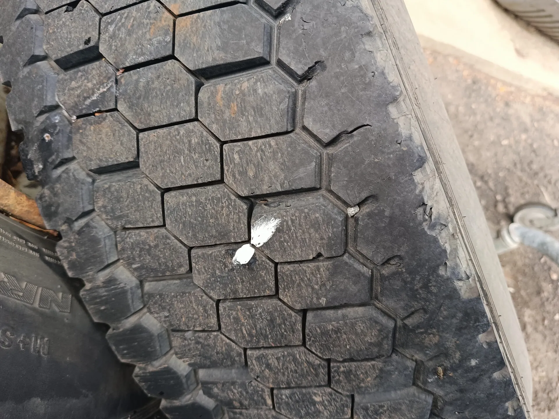 резина 285/75*19,5 Кама