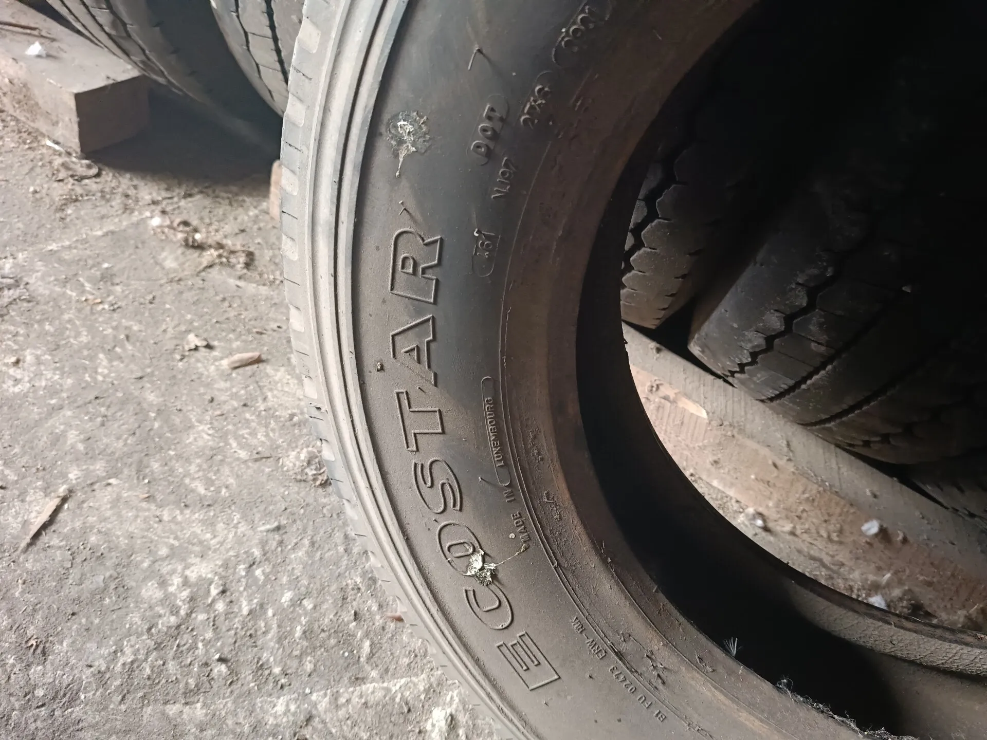 Резина 215/75*17,5 б/у 