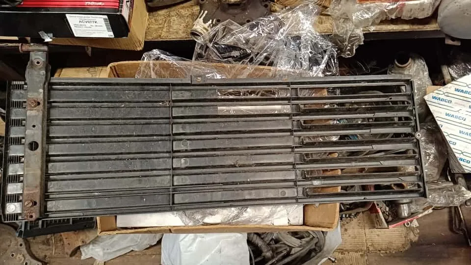 решетка радиатора Mercedes-Benz-814