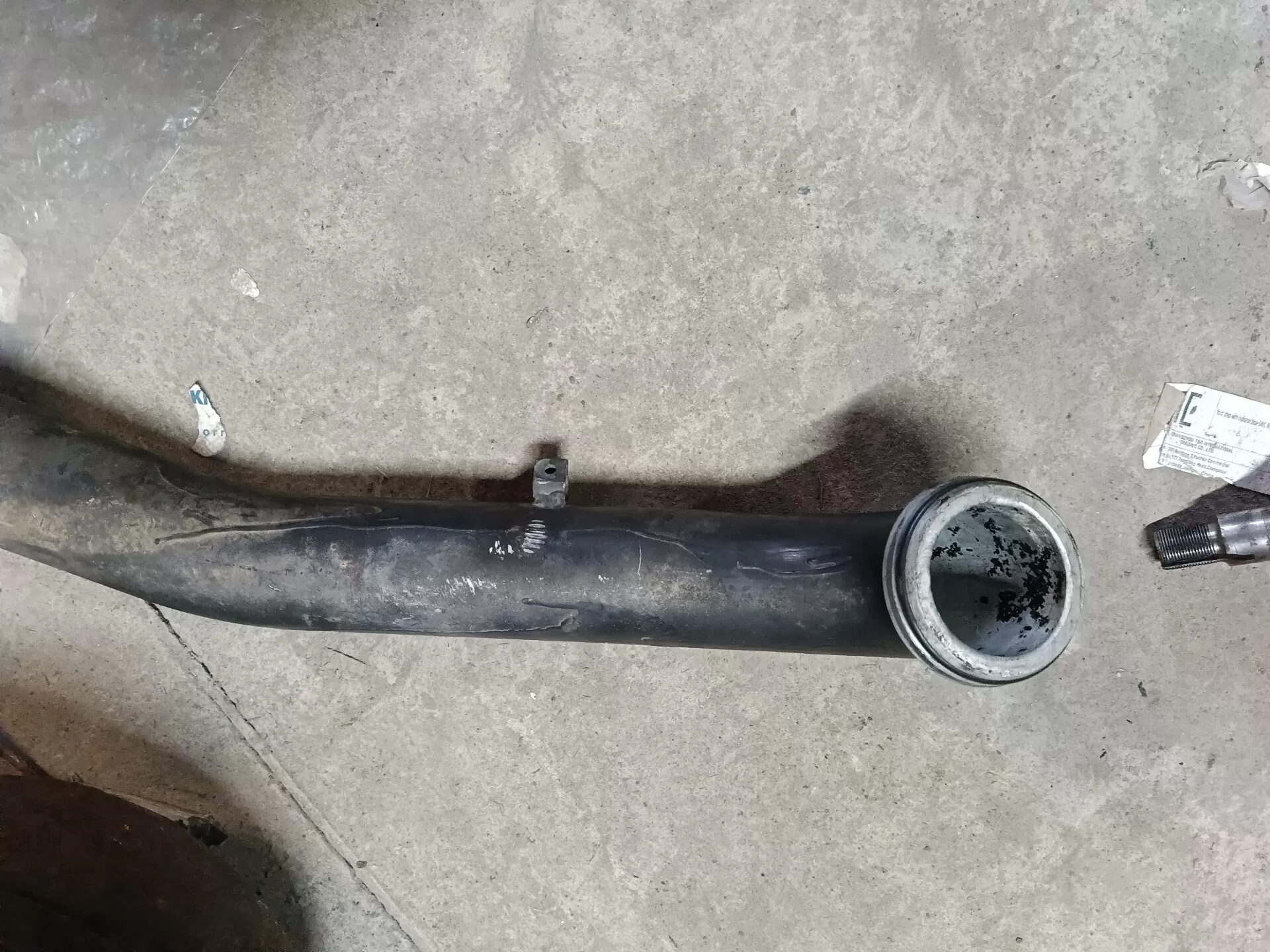 патрубок наддувного воздуха интеркулера Мерседес-Бенц Атего