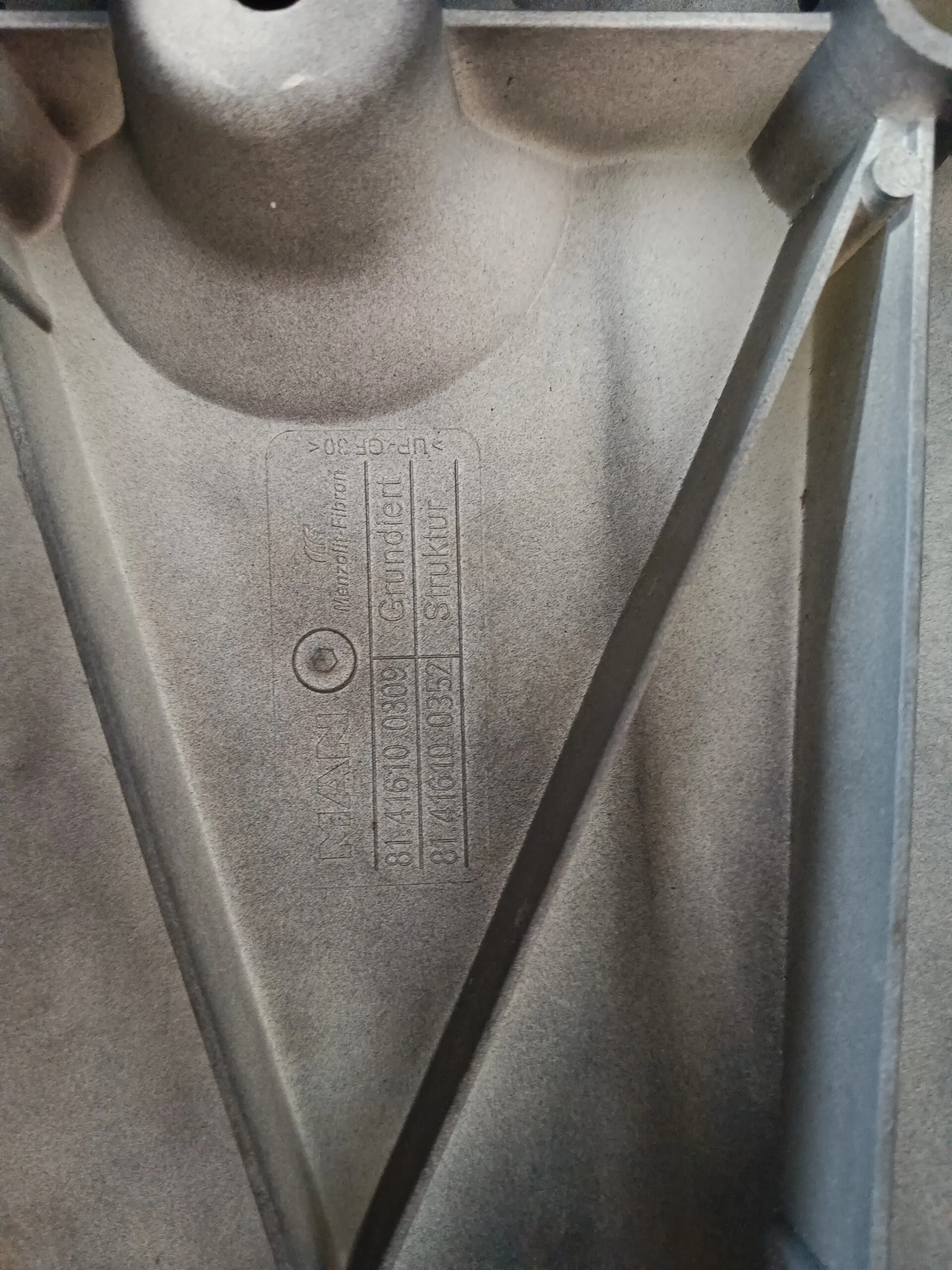 передний бампер с фарами и поворотниками MAN TGL