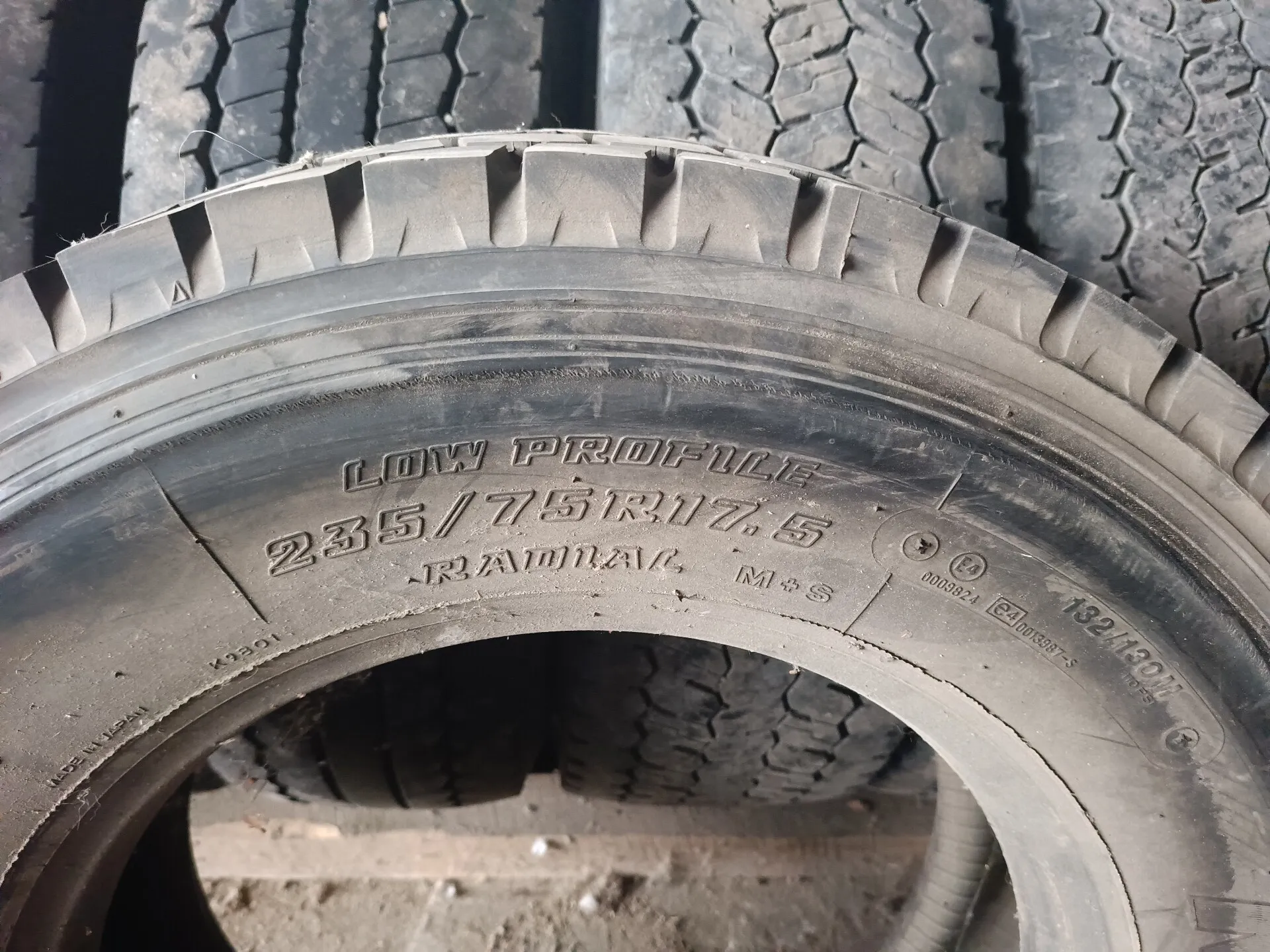 Резина 215/75*17,5 б/у 