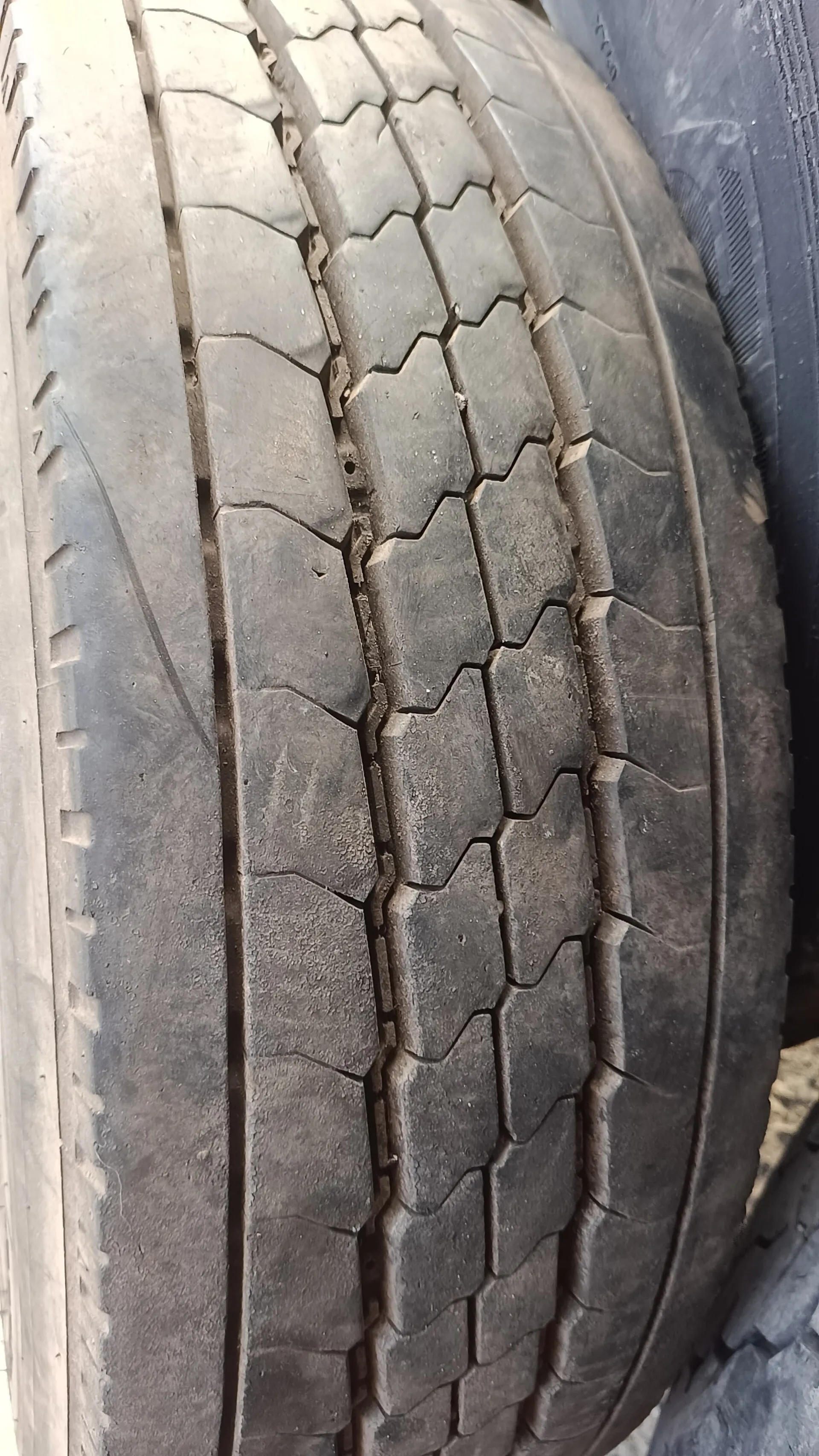 резина с диском 235/75*17,5 FULDA