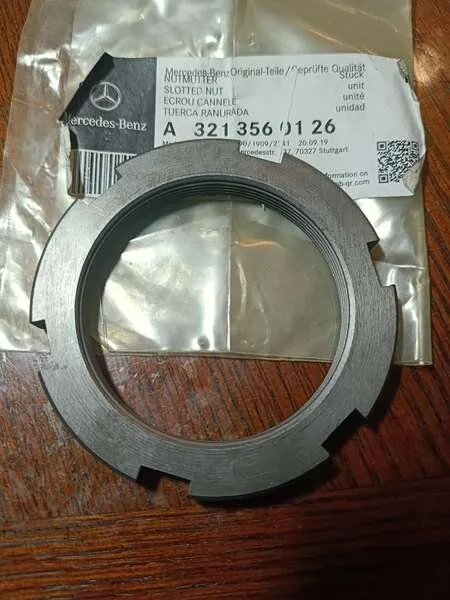 3213560126 гайка задней ступицы Мерседес-Бенц 817
