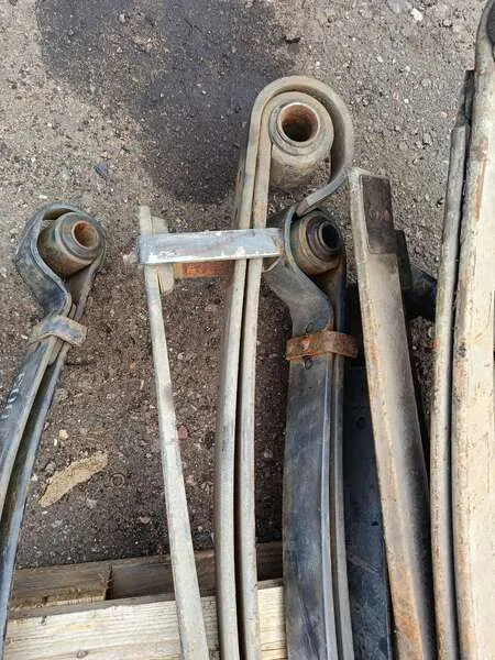 Рессора задняя трехлистовая